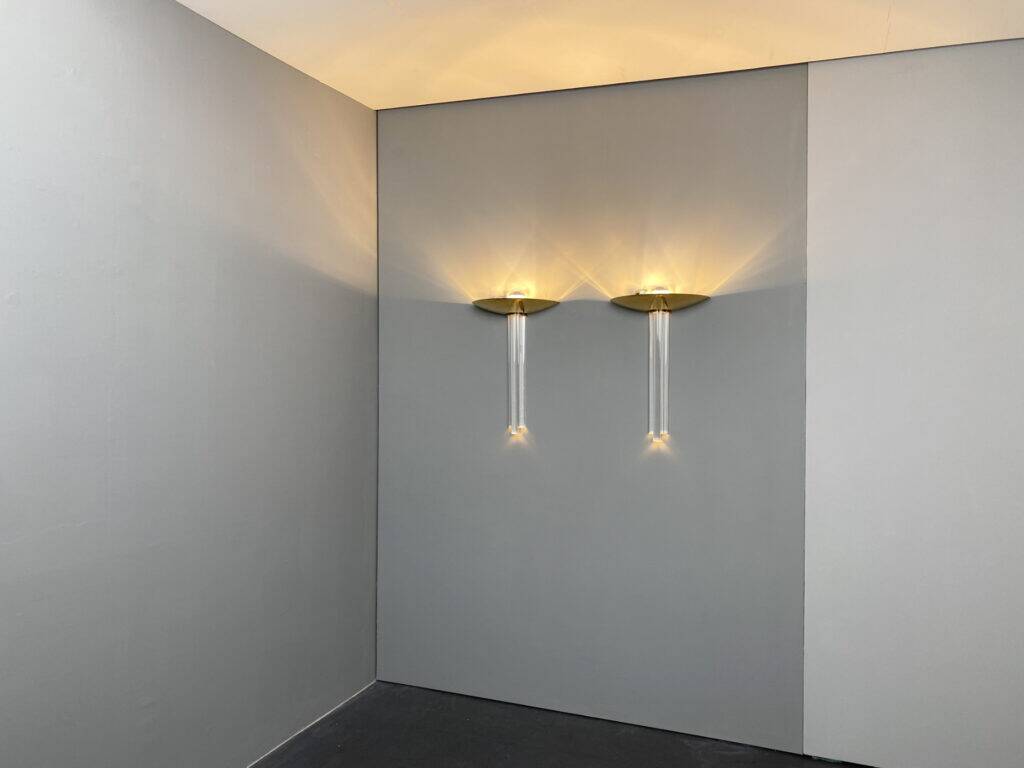 Paire d'appliques, laiton, verre acrylique, Italie, années 1980