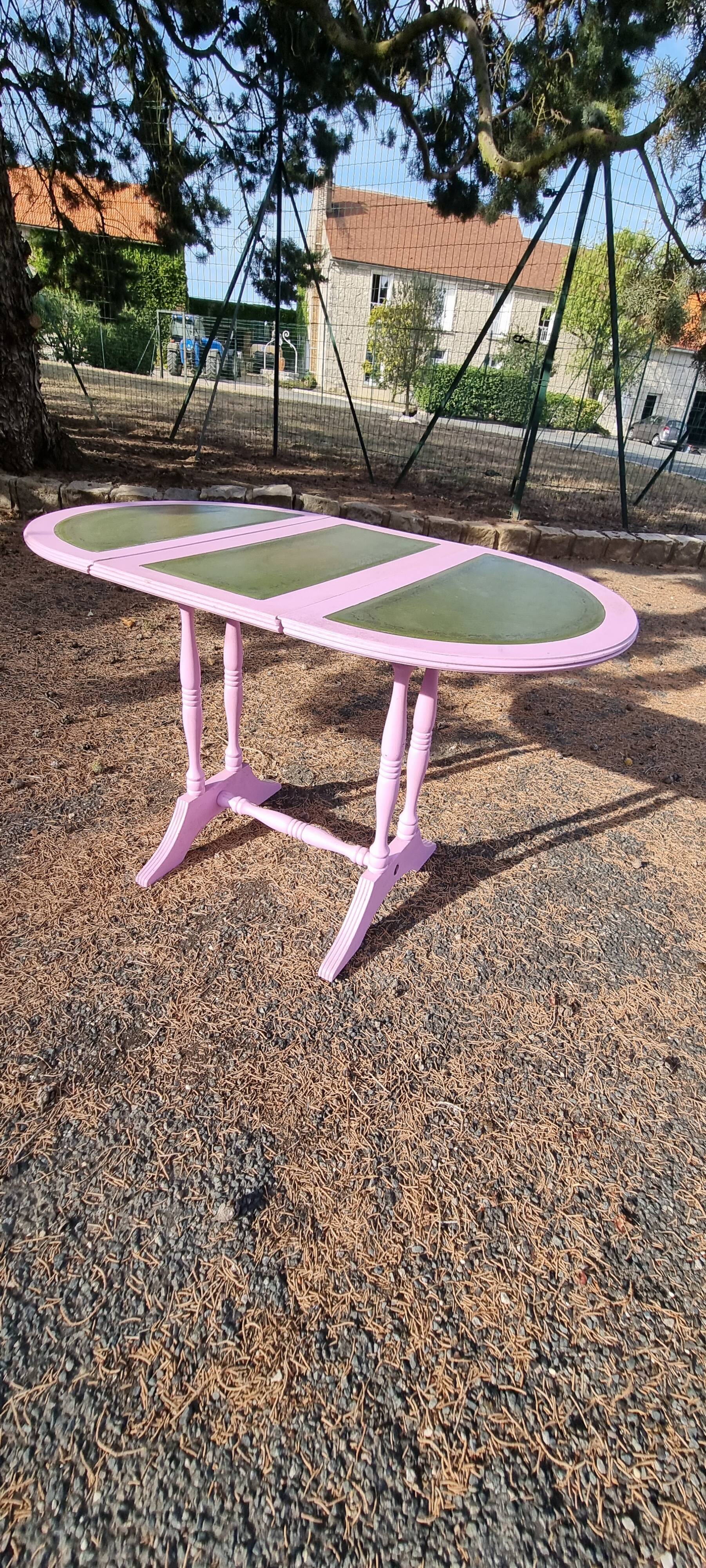 Children's table or coffee table folding