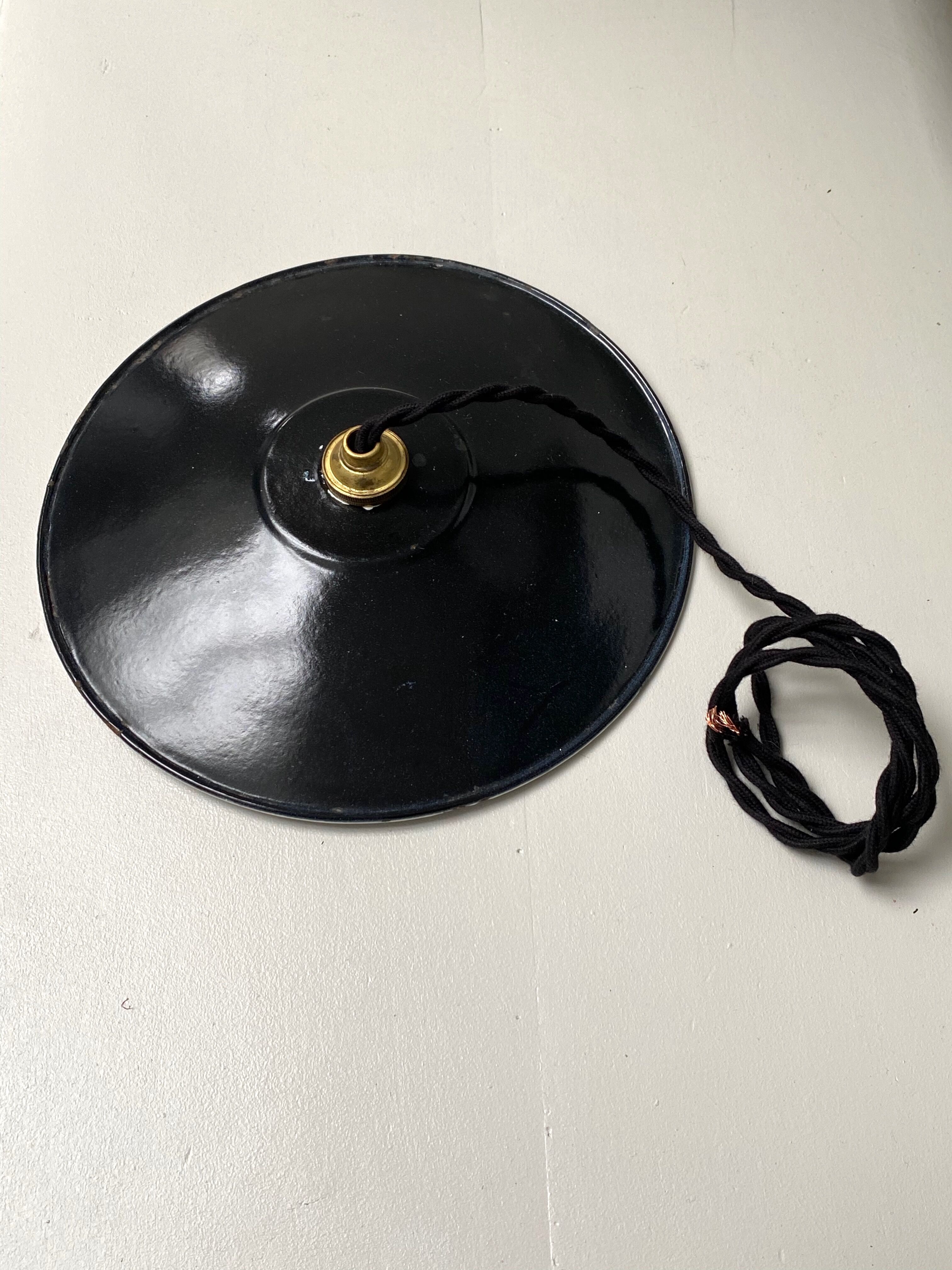 Black workshop suspension