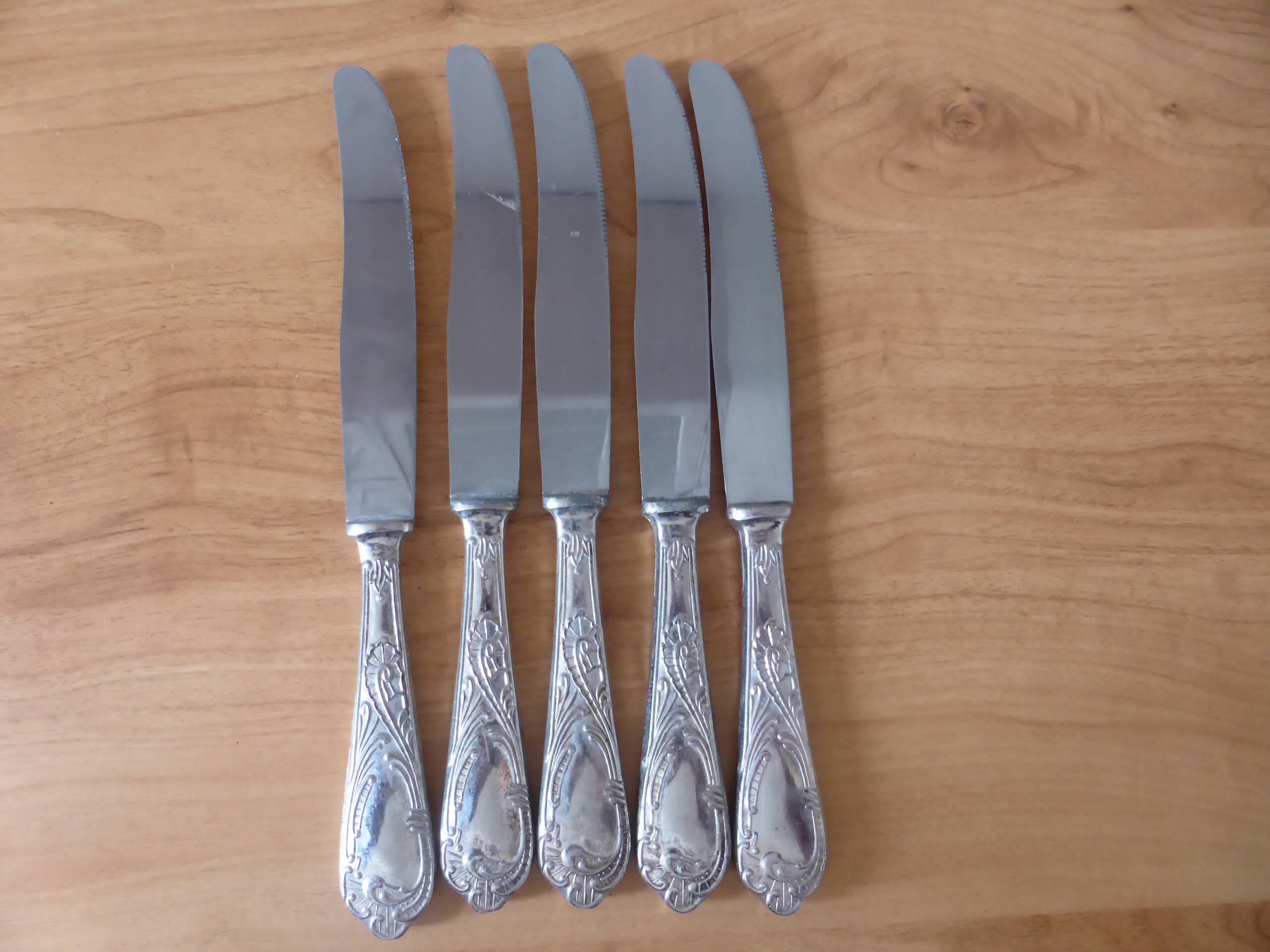 5 vintage silver-plated knives with stainless steel blades 240514