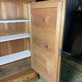 Armoire à glace en pitchpin et marqueterie