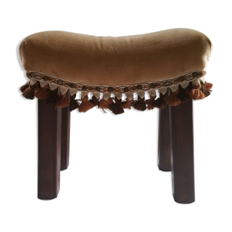 Artisanal footrest of oriental spirit