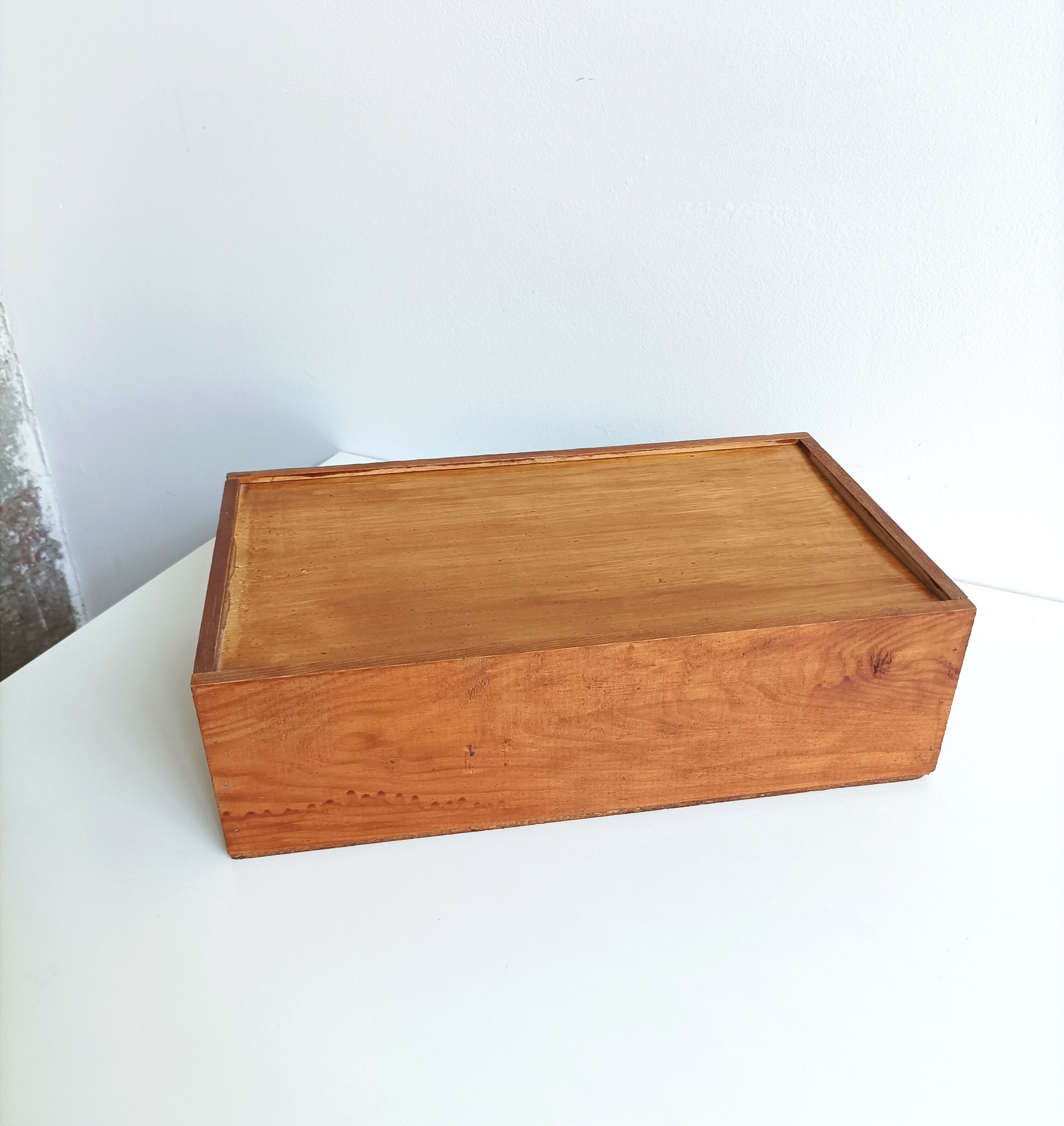 Wooden sliding box with handle