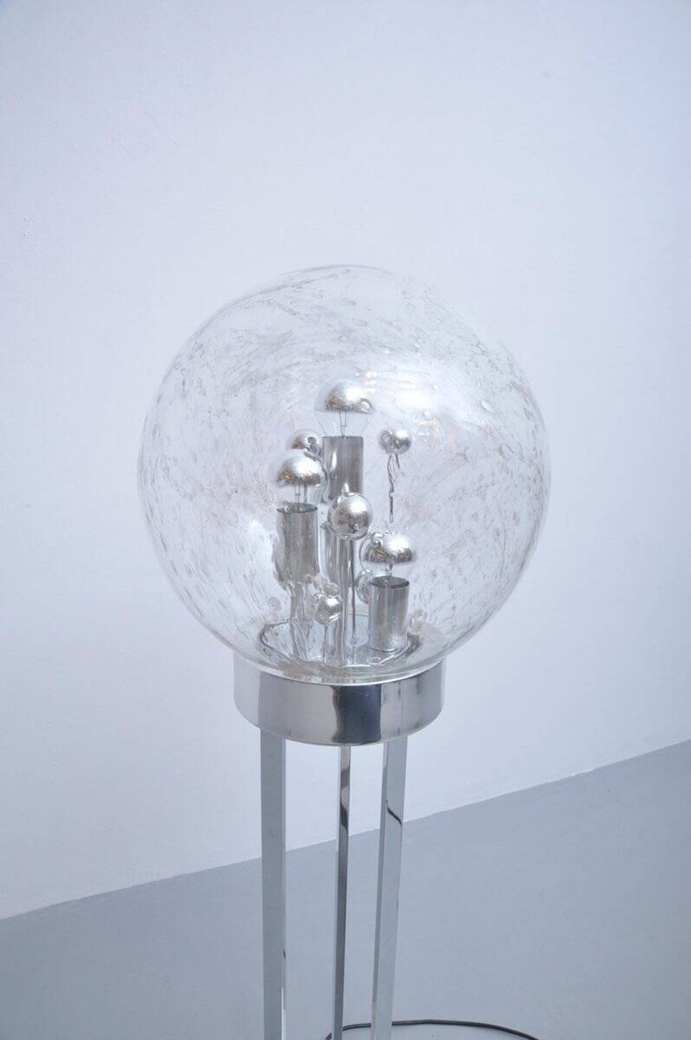 Lampe de sol Sputnik en chrome par Doria Leuchten, années 1970.