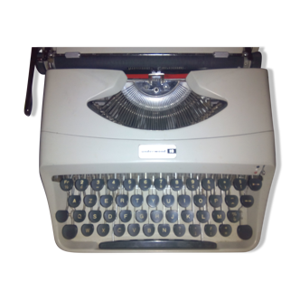 Typewriter Underwood 18