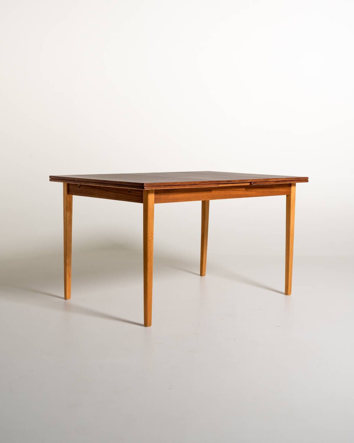 Extendable oak dining table, Scandinavia, 1960s