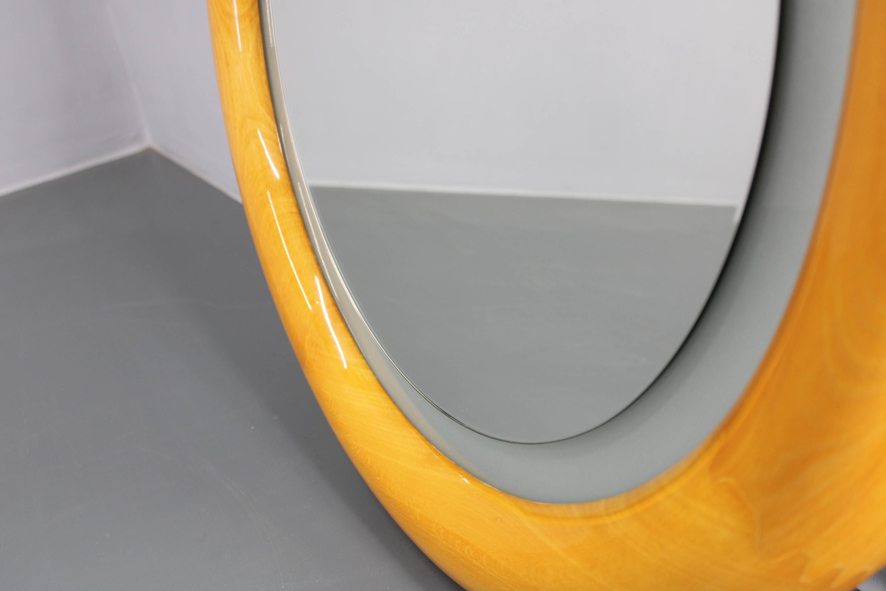 1970s Italian Round Mirror in Wooden Frame with Light