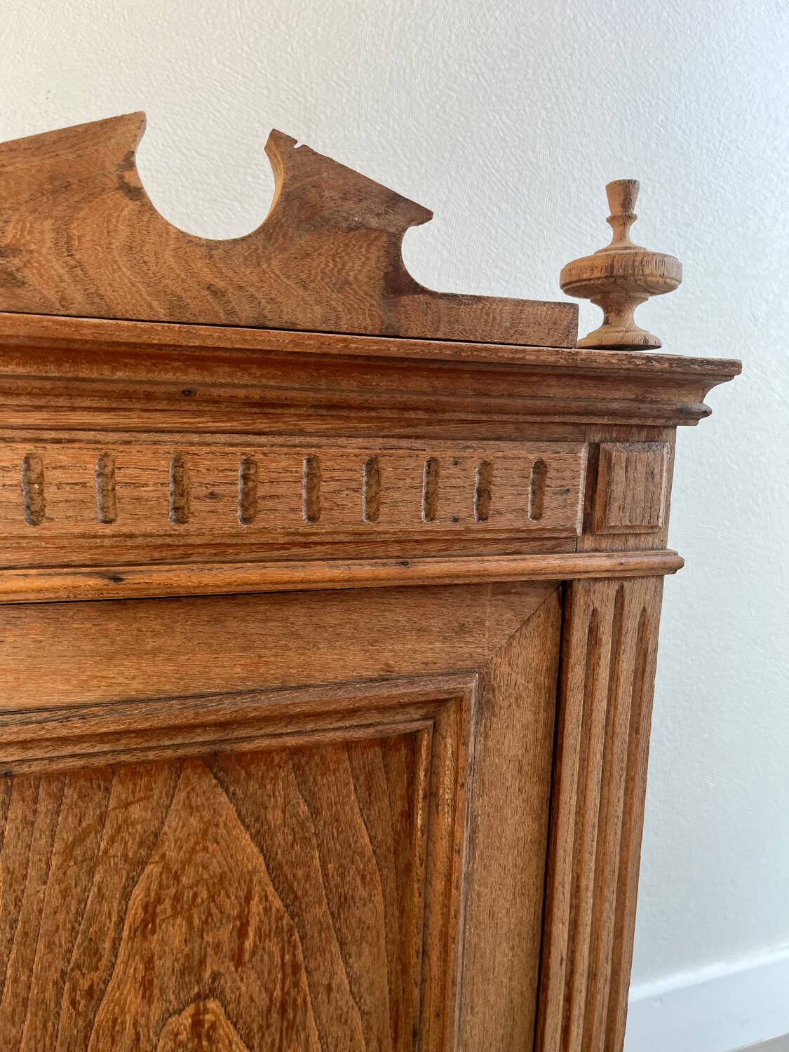 Old wooden bedside cabinet / bathroom cabinet / medicine cabinet