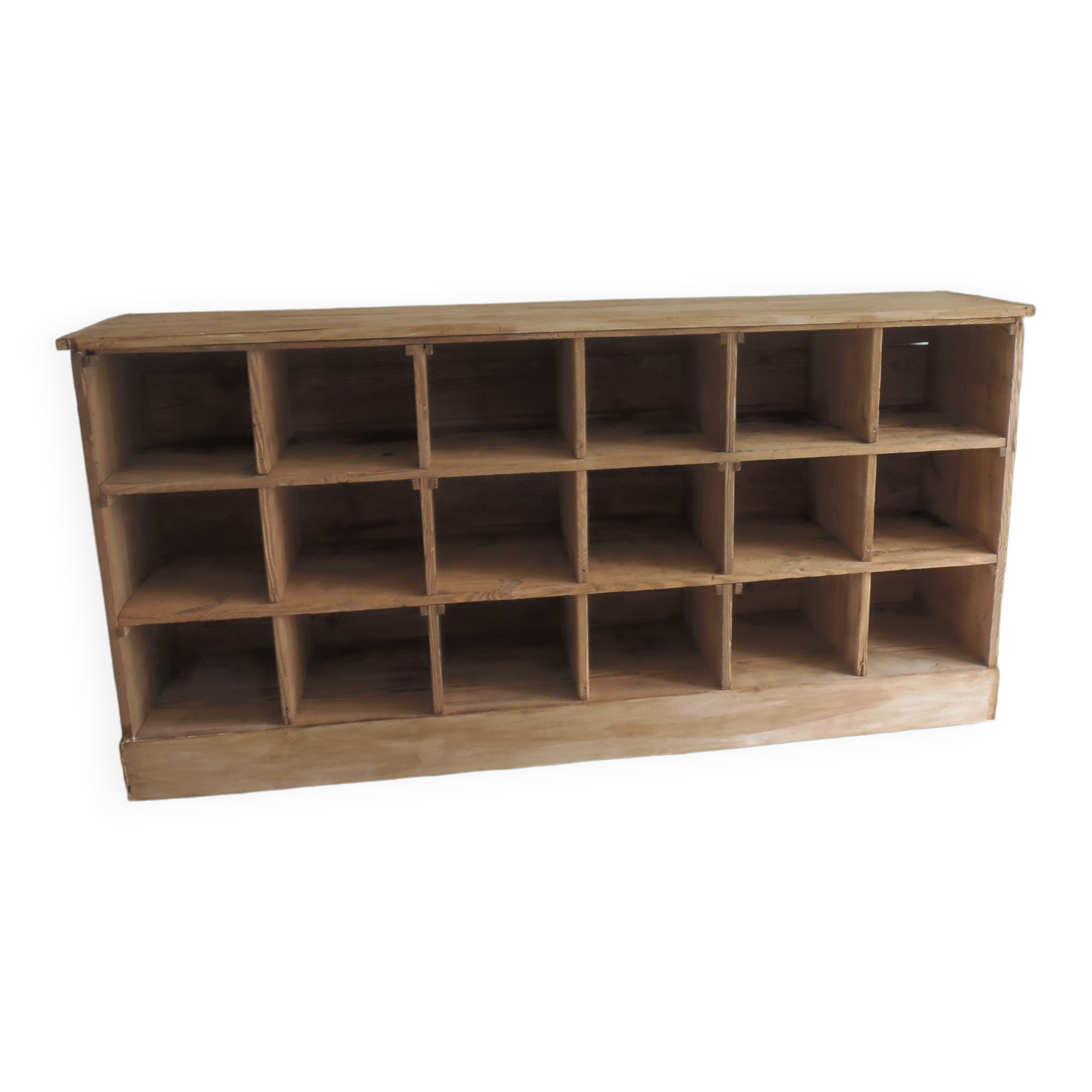 Vintage craft furniture on pitchpin wheels, 18 lockers.