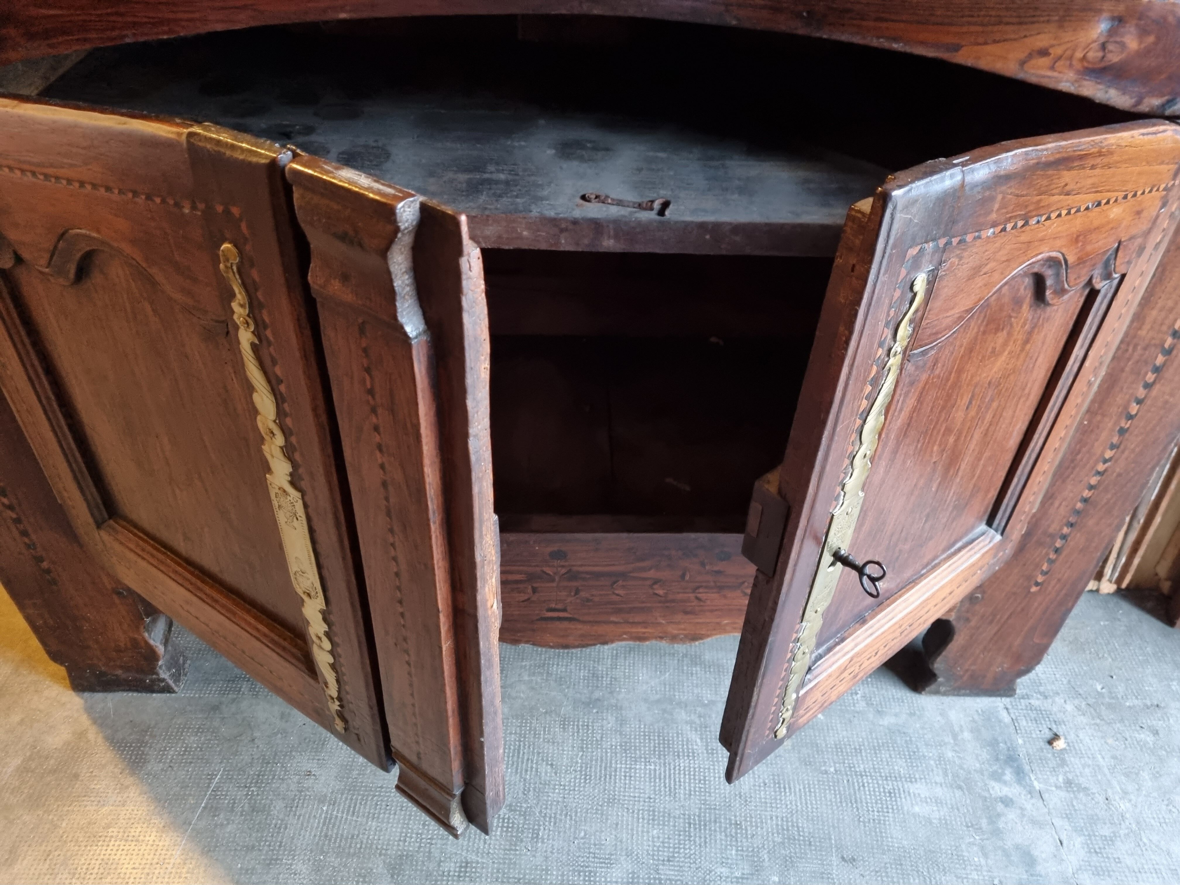 Breton dresser, Pouldresic, Bigouden country, 19th century
