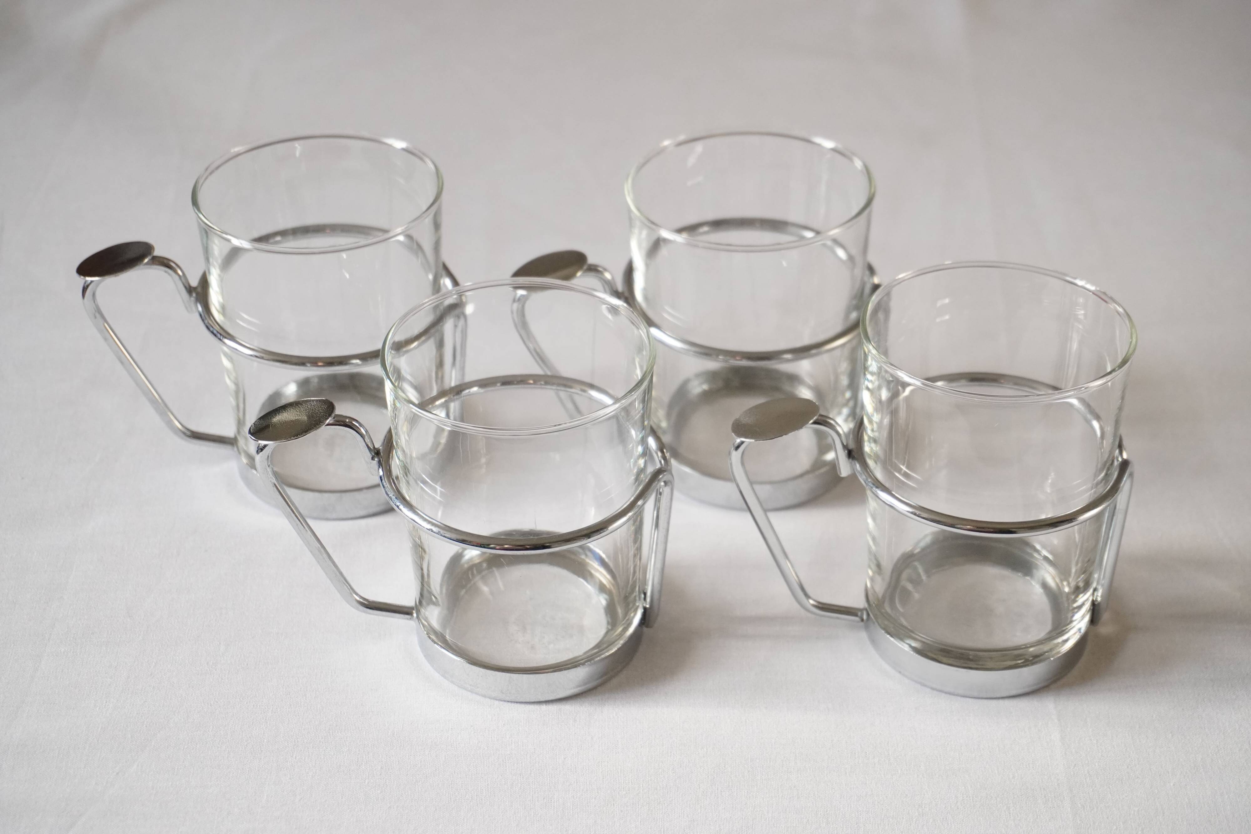 Lot de 4 tasses, verre et support en métal, Duralex France