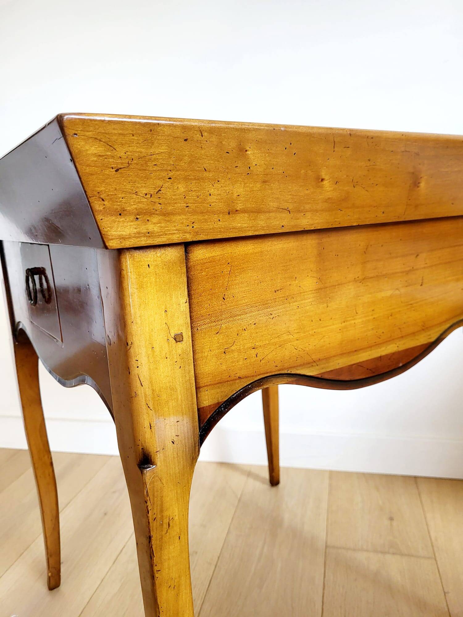 Bijzettafel of butlertafel, kersenhout, Frankrijk