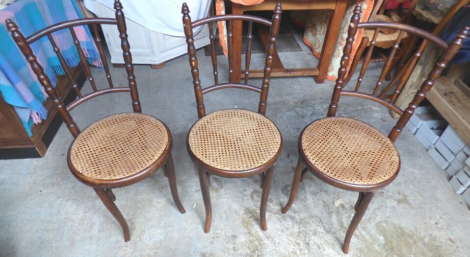 Set of 3 quality canned chairs of FISHEL brand