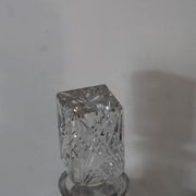 Carafe ancienne en verre taillé probablement en cristal – Motifs géométriques et bouchon assorti