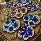 For sale: a set of 2 decorative plates by Jie Gantofta.