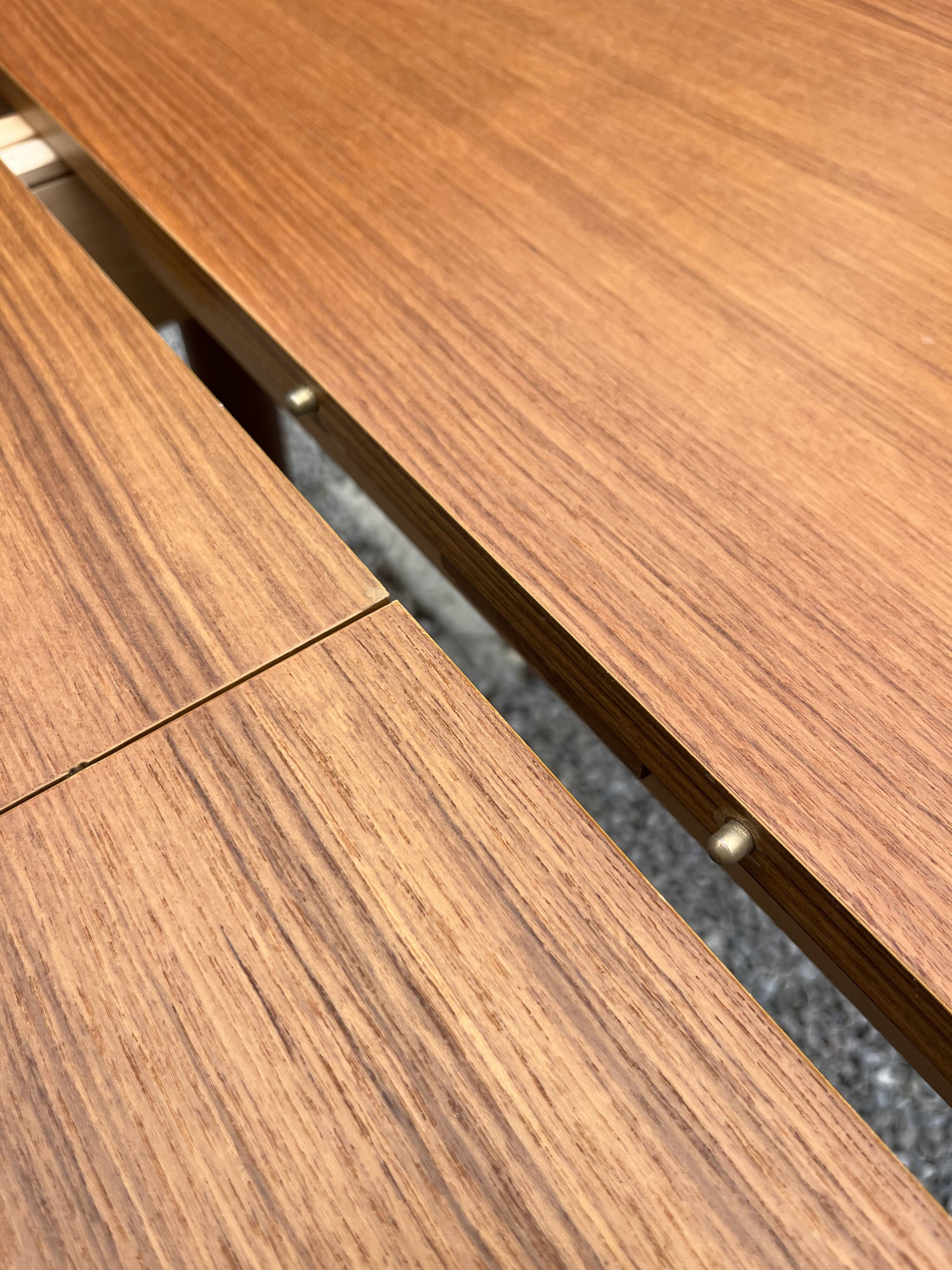 Table ronde en teck extensible design scandinave