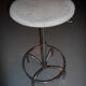 Undue adjustable stool. Kor