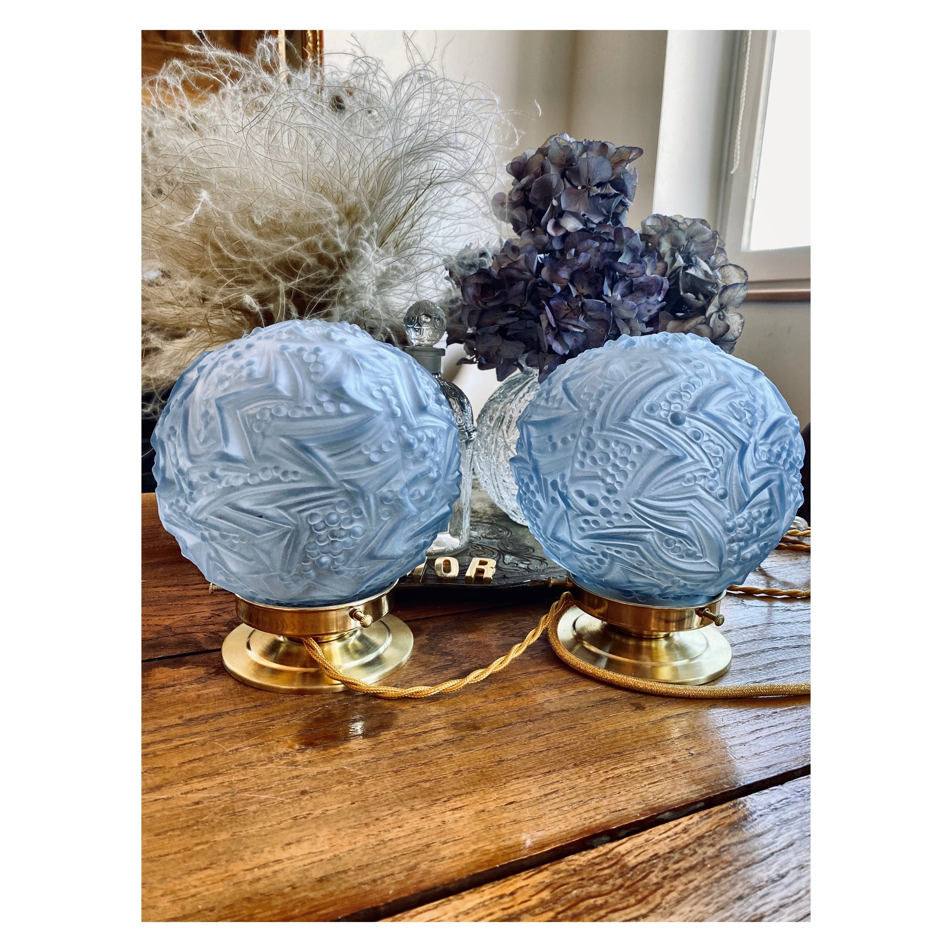 Paire de lampes bleutées