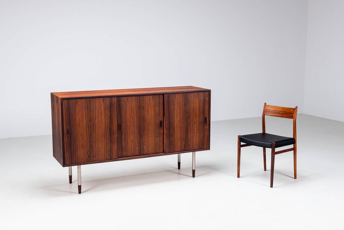 Buffet inhabituel en palissandre avec pieds en métal Danemark 1960