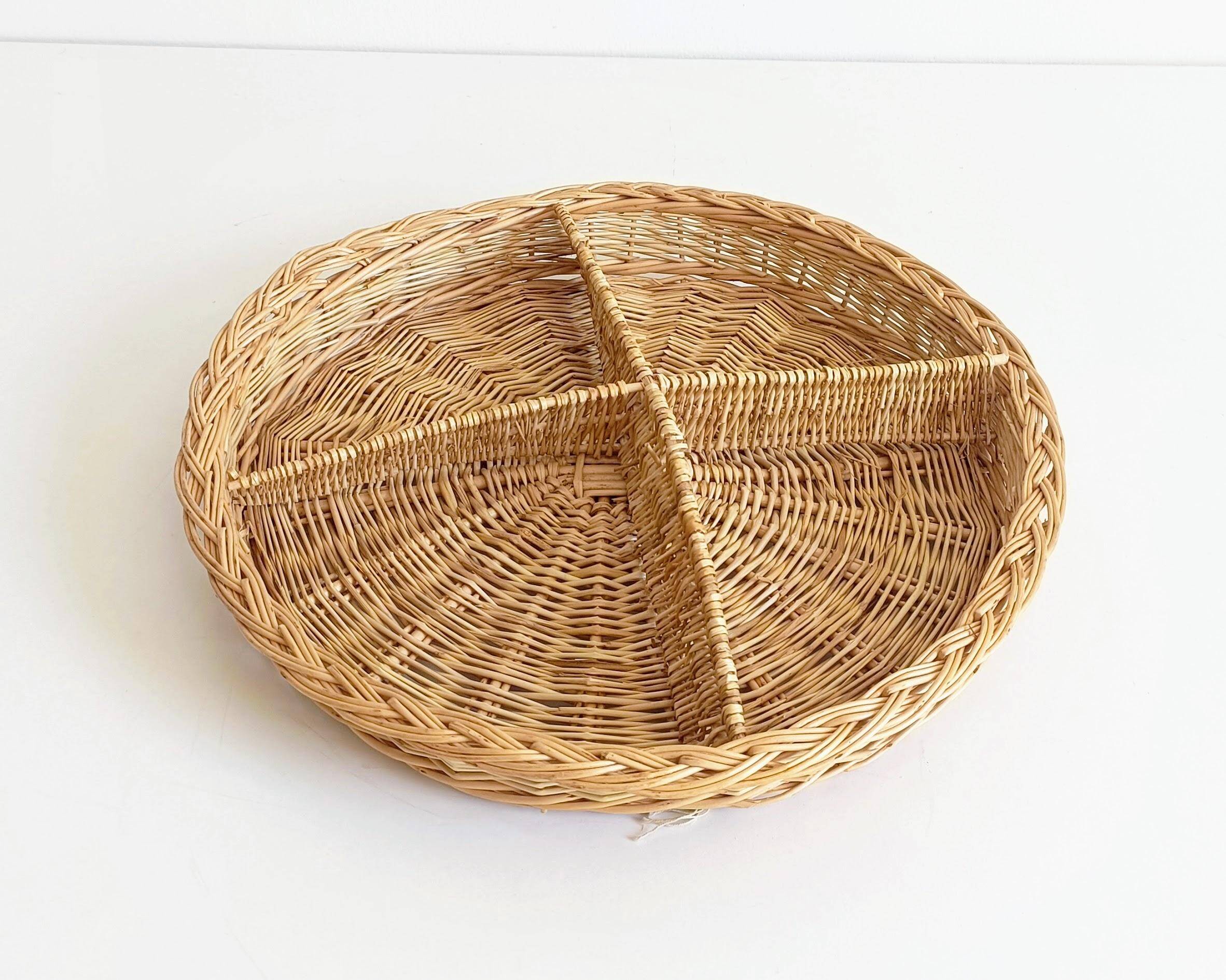 Rustic French Provence Wicker Basket Centerpiece / Vide-Poche – Mid 20th Century