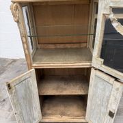 Louis XVI display cabinet from the early 20th century.