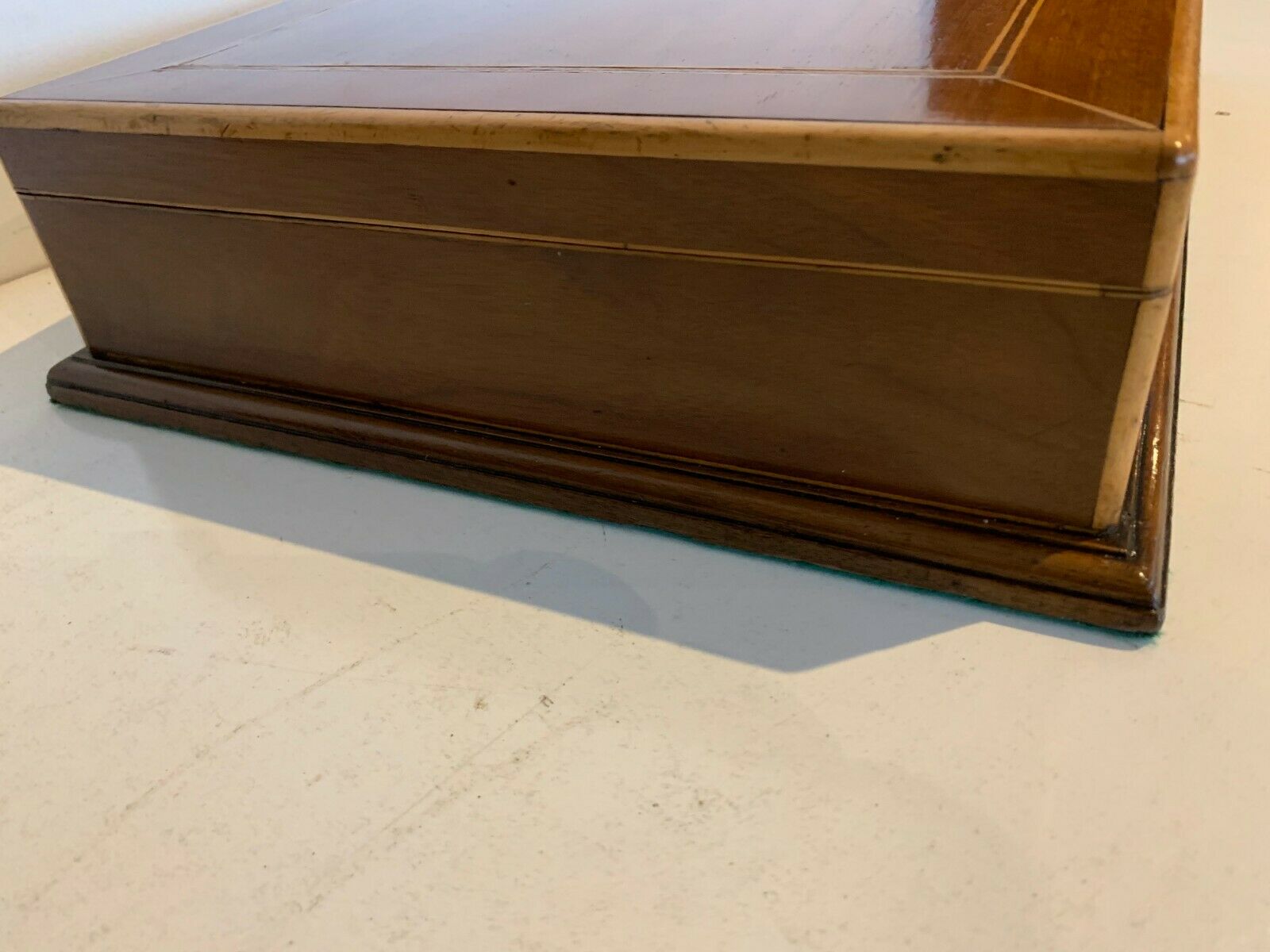 Fish service wooden blond mahogany box