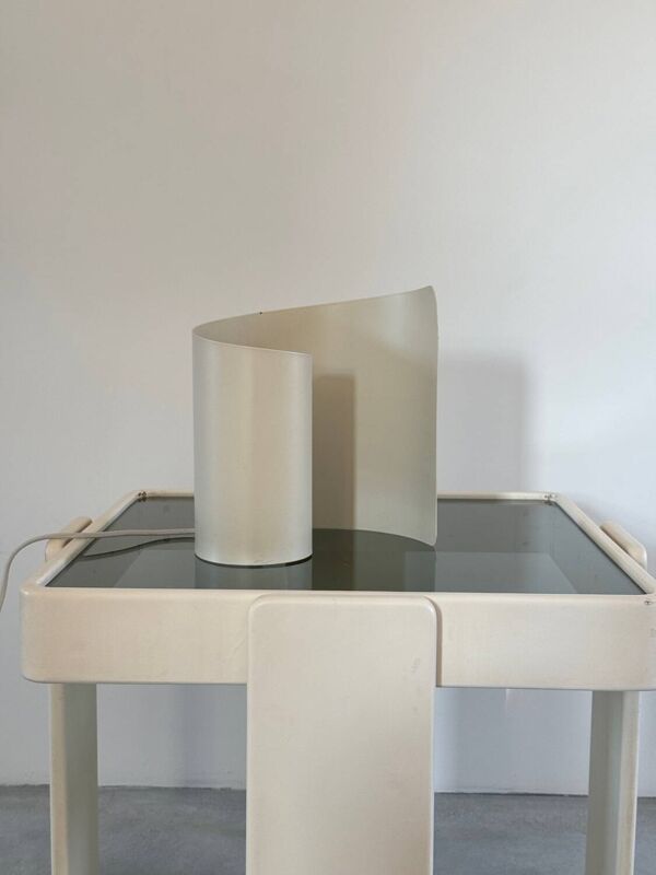 Lampe design postmoderne Tessa en métal laqué édition Brilliant Leuchten années 80