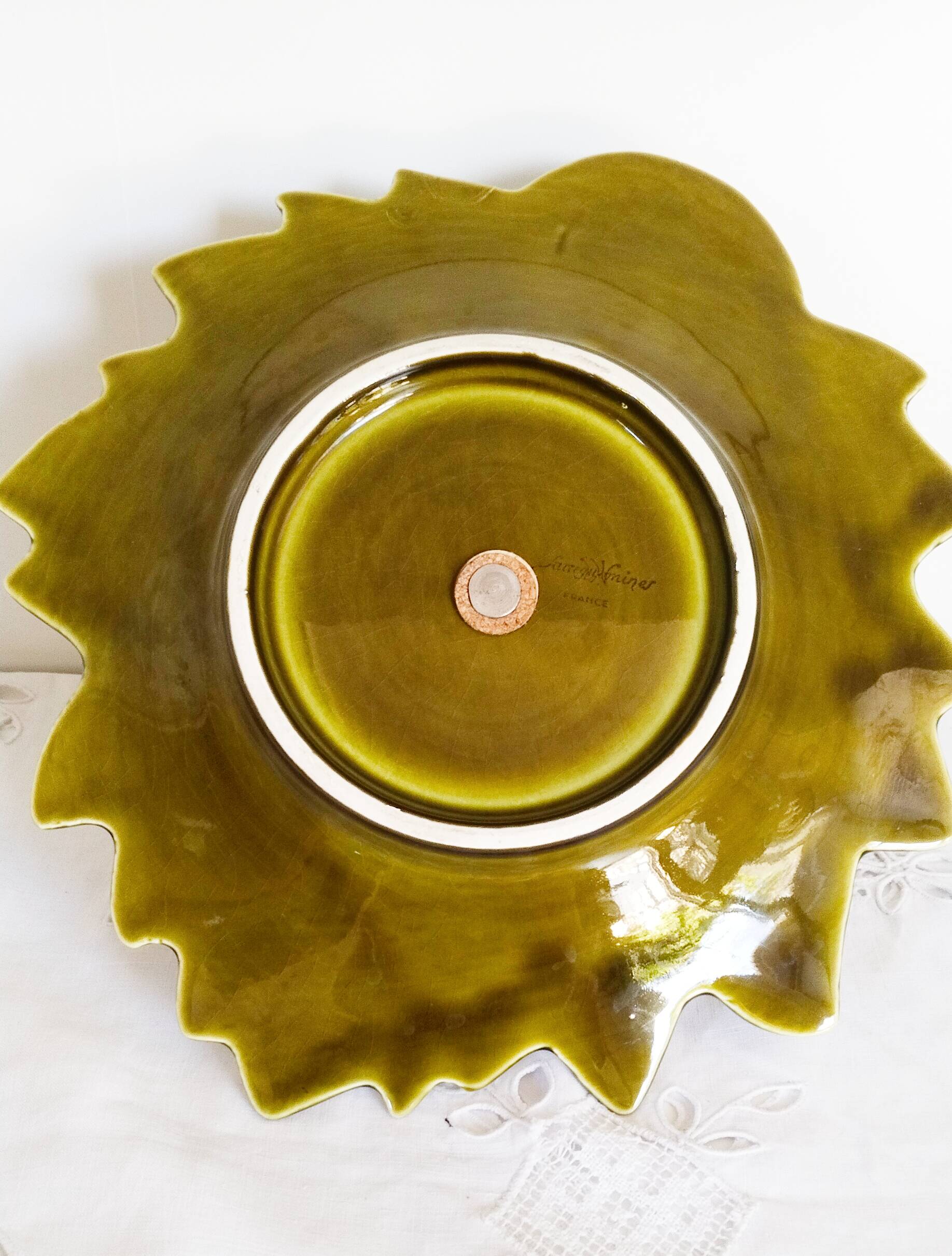 Plat à fruits en barbotine, faïence de Sarreguemines , coupe