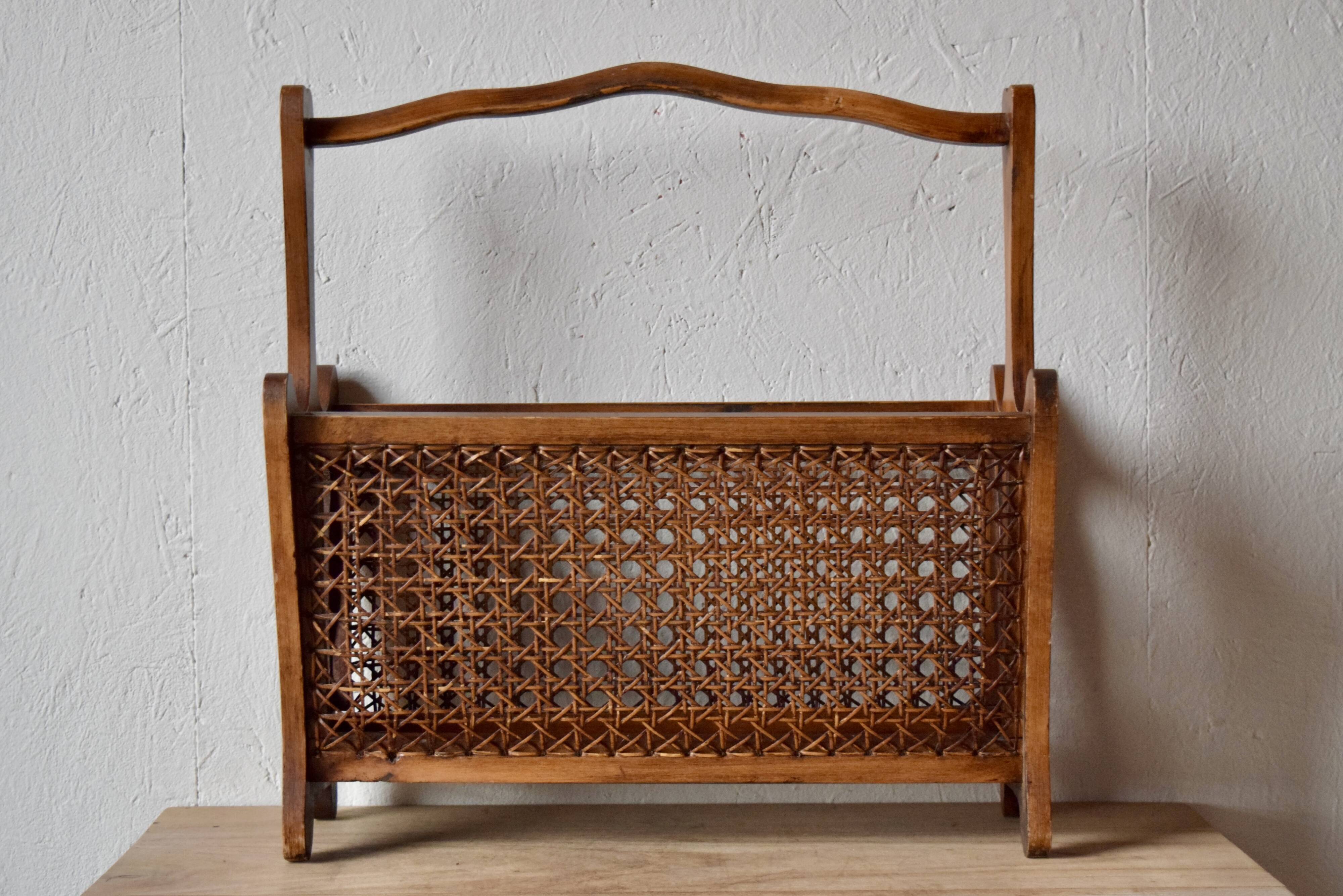 Porte-revue vintage en bois massif et cannage - fabrication artisanale - A. Brogiato - Made in Italy