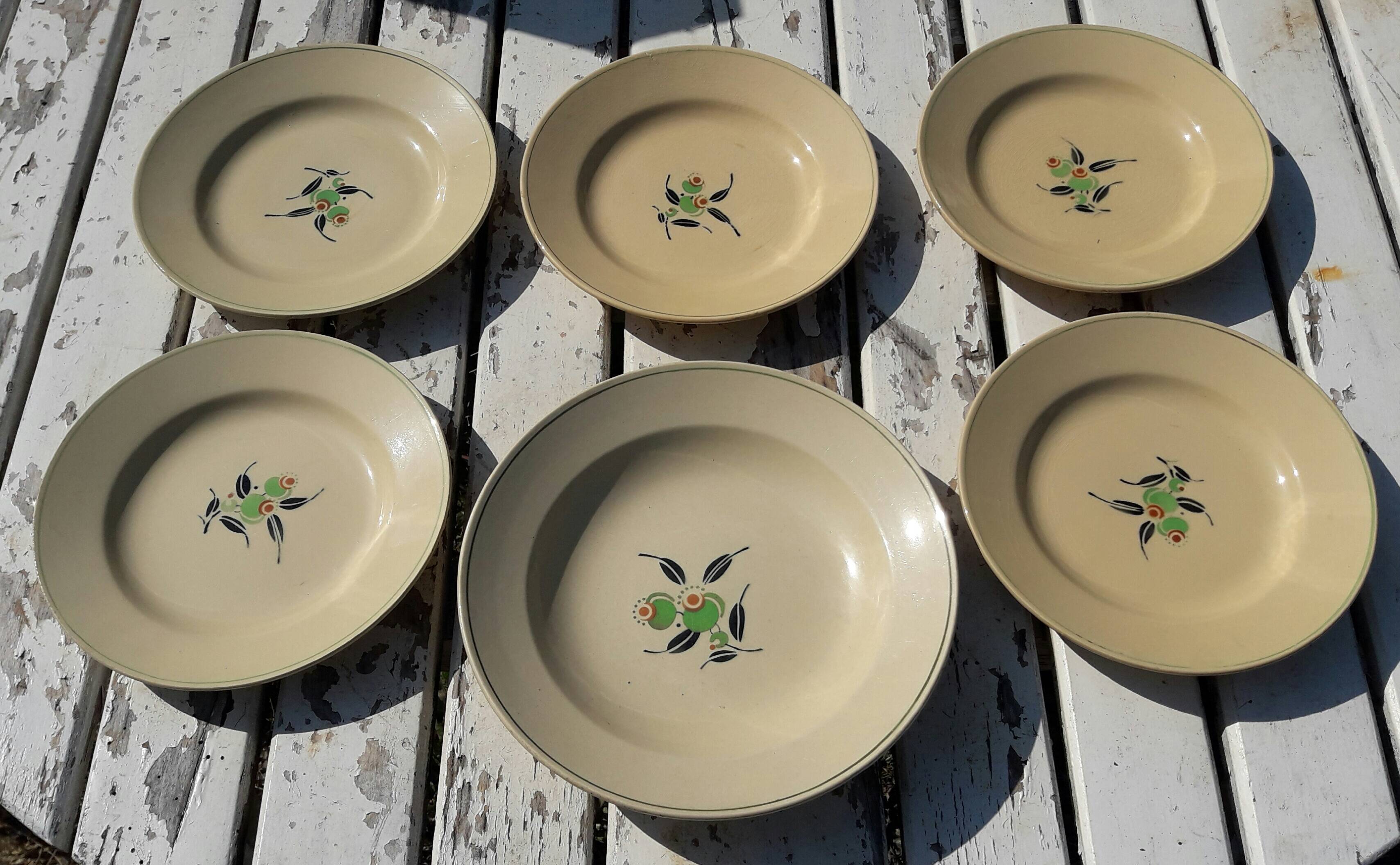 Set of 5 plates and 1 deep dish in Boch earthenware