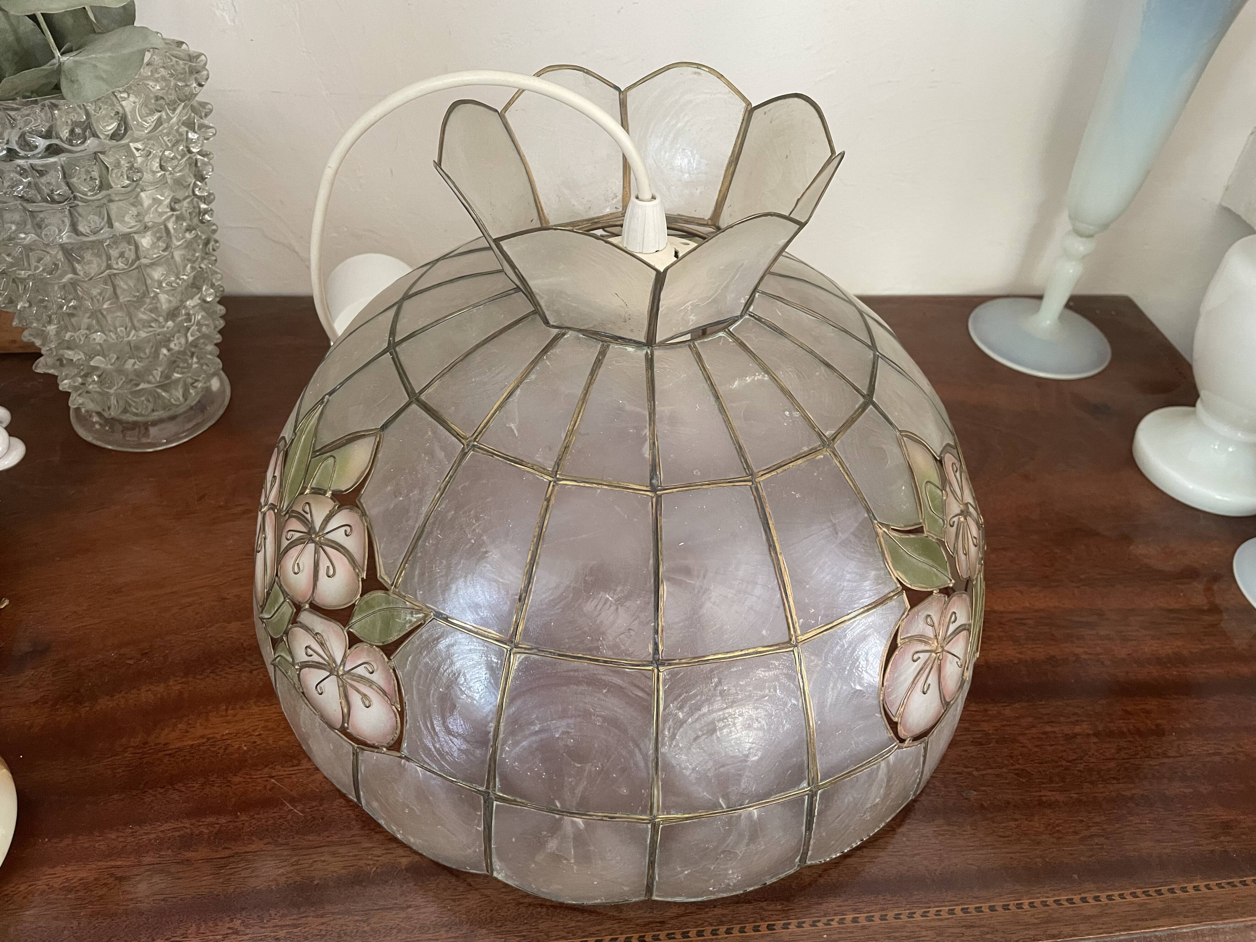 Mother-of-pearl pendant light