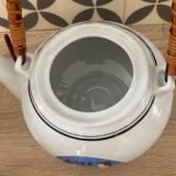 Teapot and tea cups