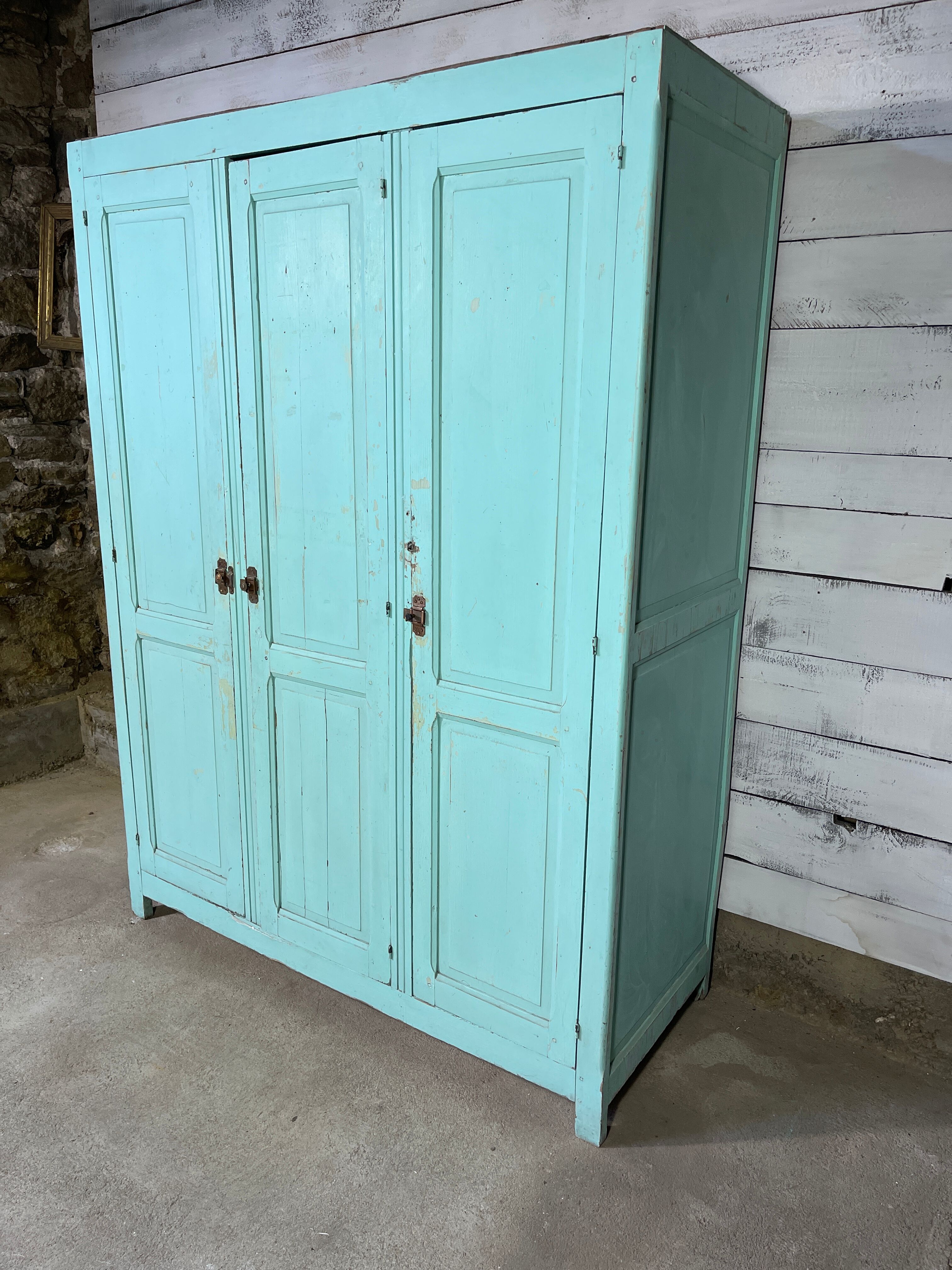 Wooden cloakroom 3 doors