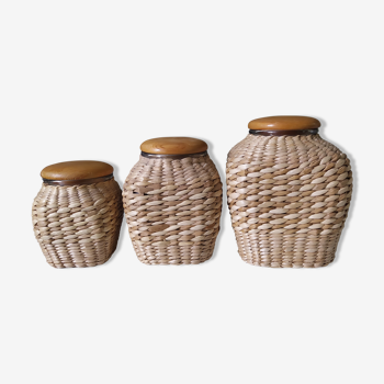 Set of 3 jars covered with wicker