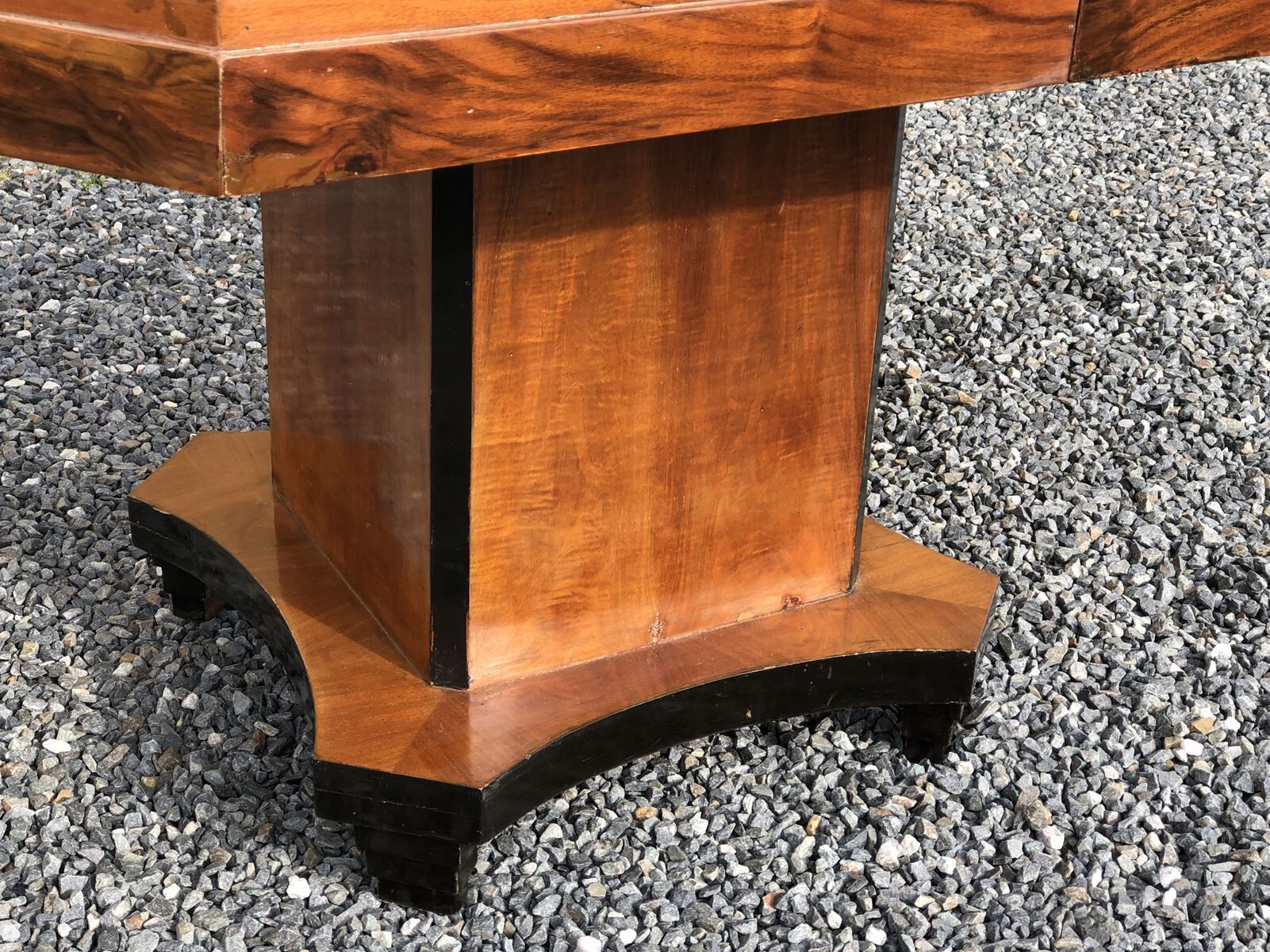 Table Art deco Walnut