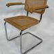 Chaise Cesca modèle Marcel Breuer avec accoudoirs B64