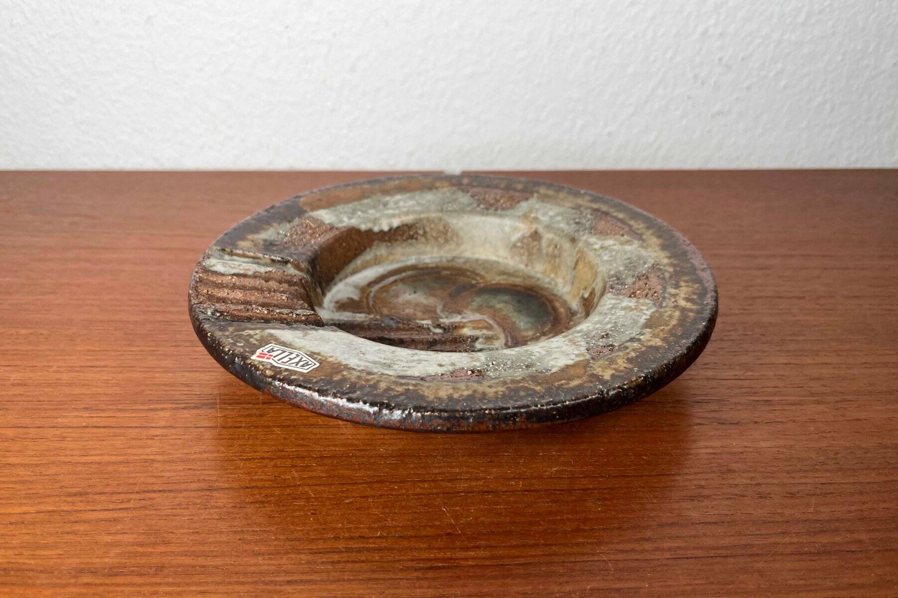 Bowl in studio pottery from mid-century Danish by Aksel Larsen for Axella, 1960s.