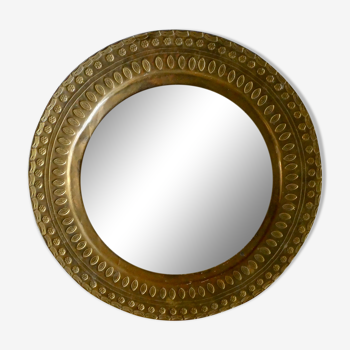 Miroir en laiton martelé des années 70, 28 cm