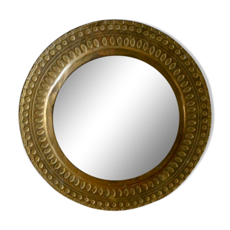 Hammered brass mirror from the 70s, 28 cm