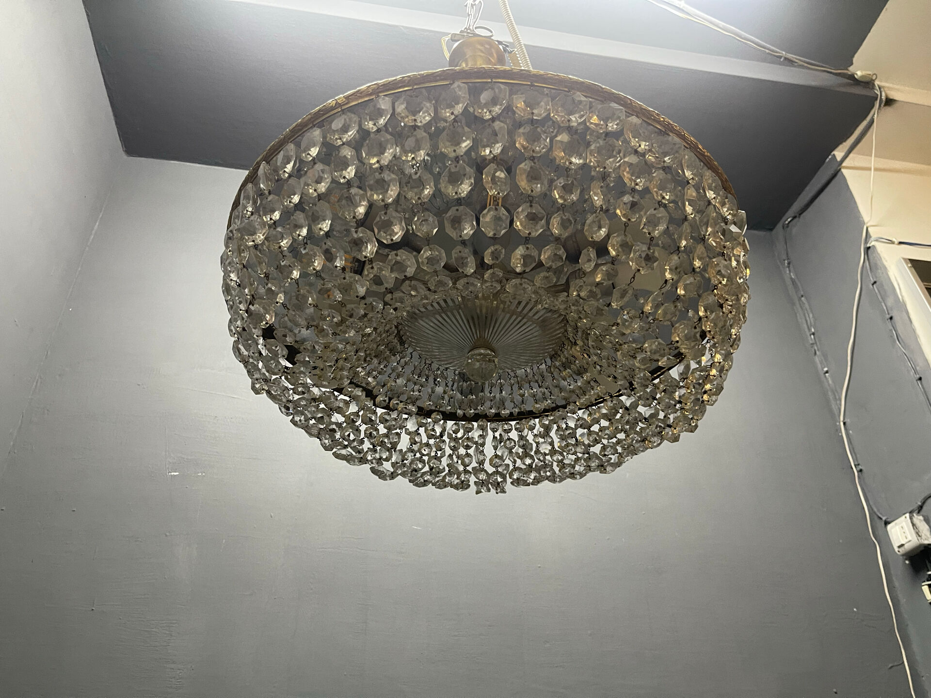 Chandelier en cristal et laiton italien des années 1960 – 6 lumières