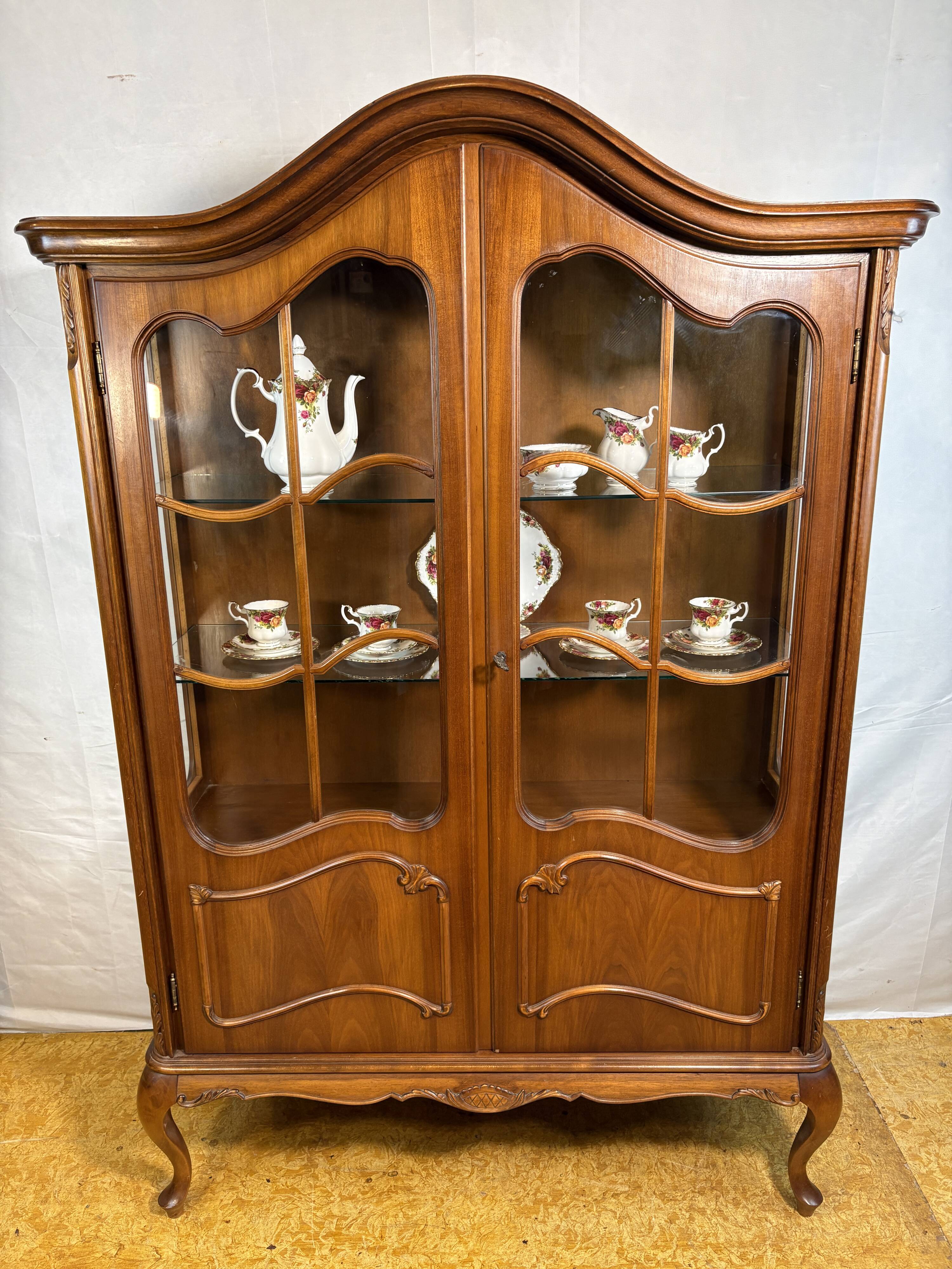 Vitrine de style baroque classique – Environ 1940–1960
