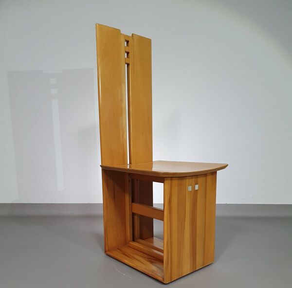 Chaise Mycene de Ferdinando Meccani pour Meccani Arredamenti, 1978. Chaise en merisier. Dimensions 43,5 x 44