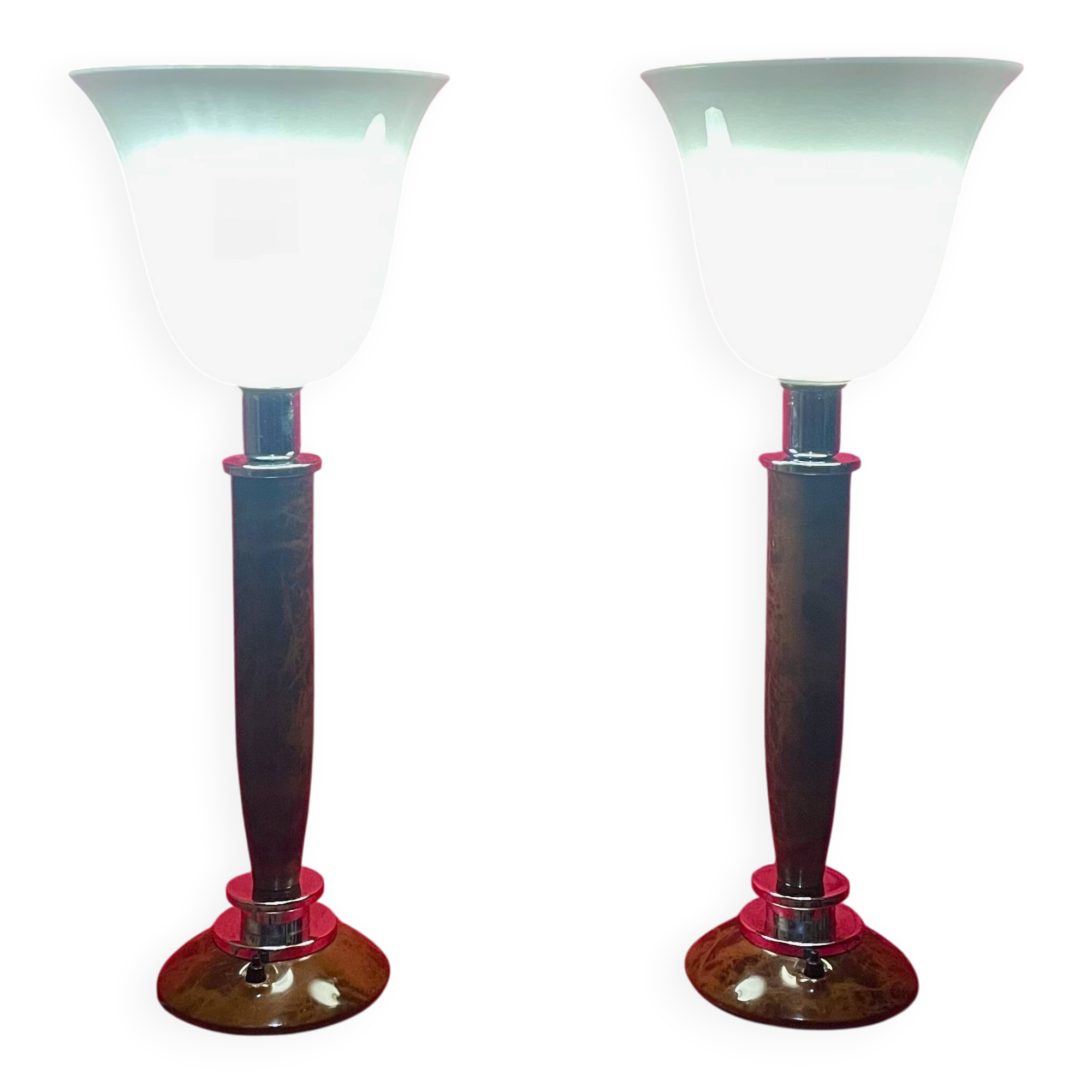 A pair of understated and elegant lamps, vintage, from the 70s-80s.