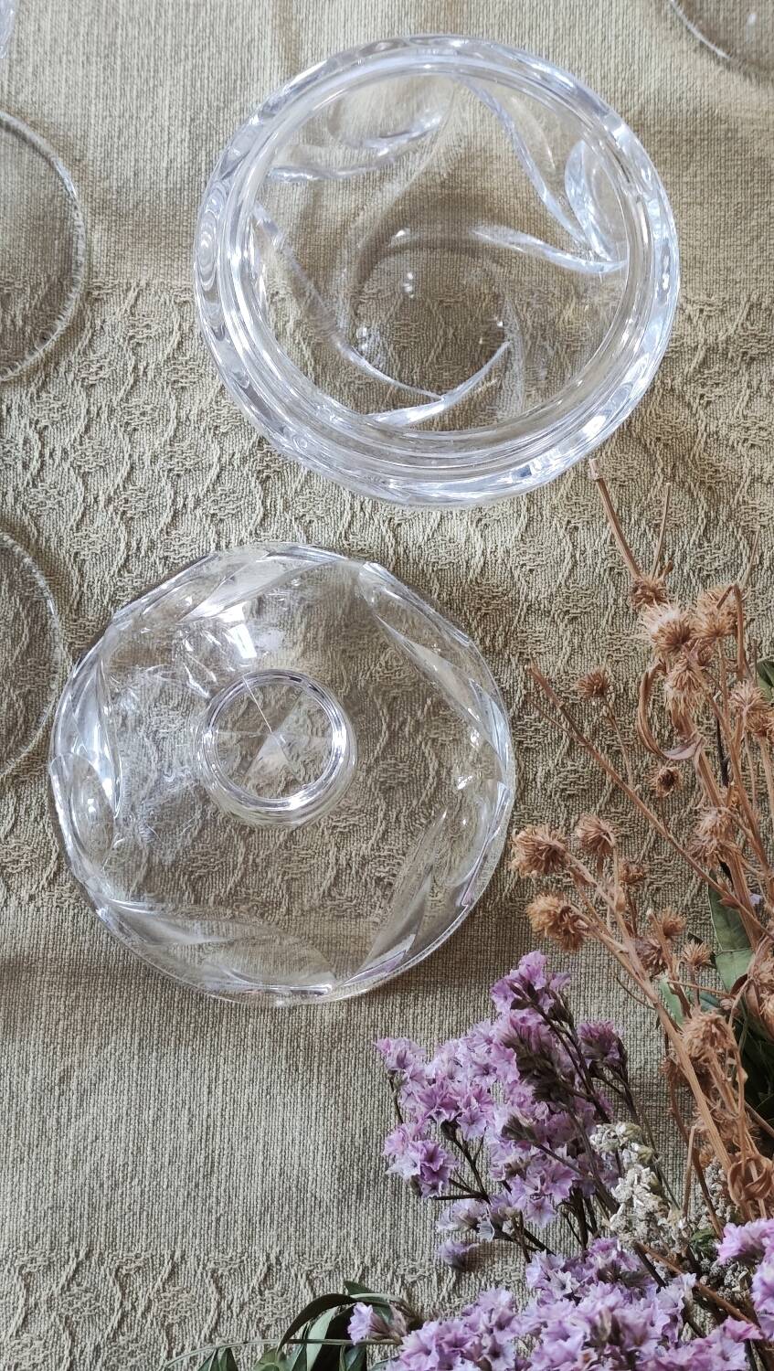 Pretty little candy dish/crystal box