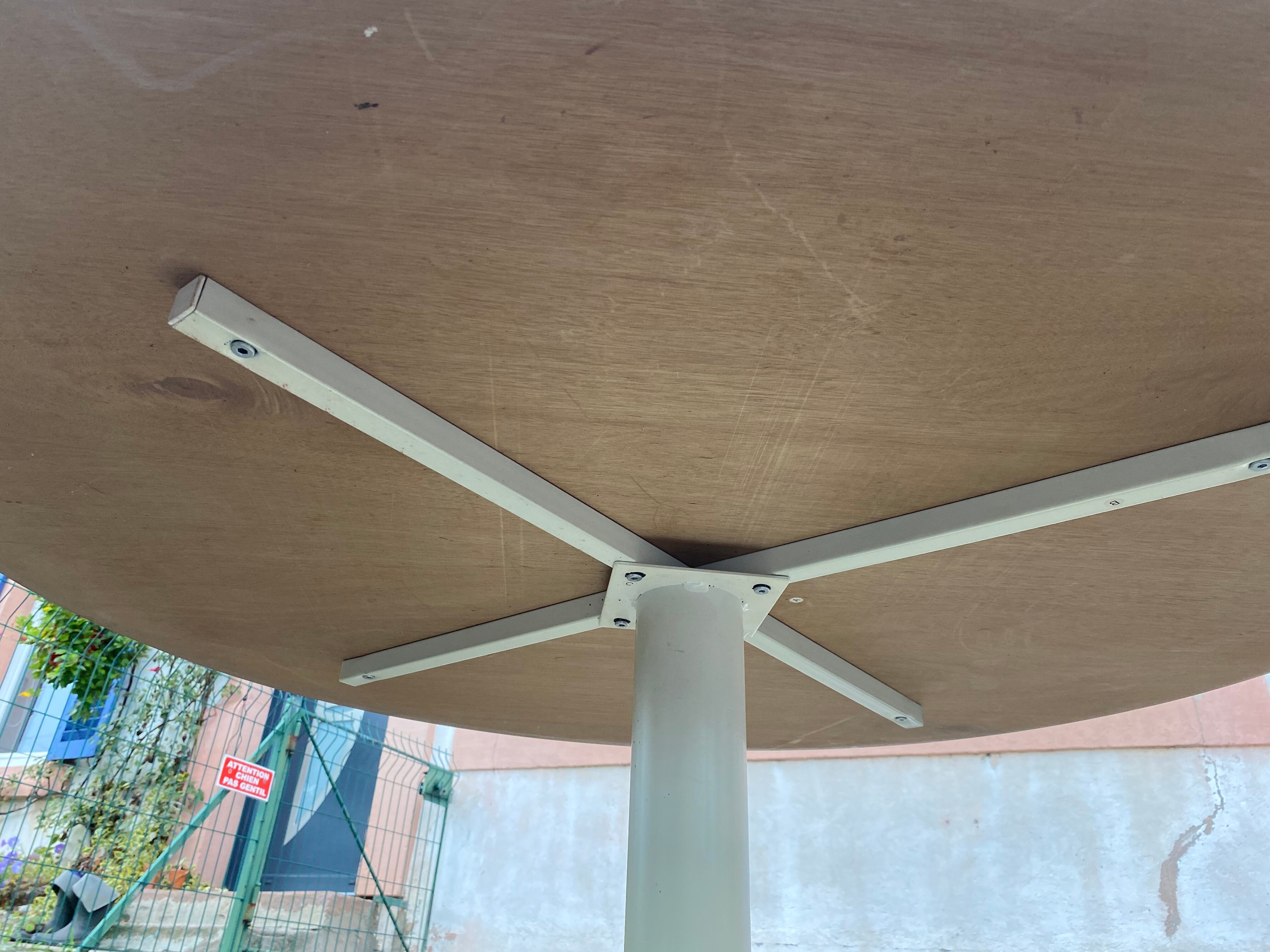 Tulip foot kitchen table