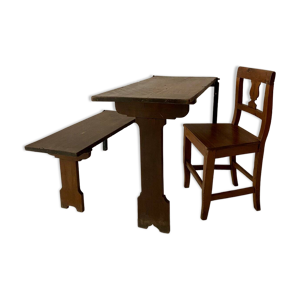 table, chaise et banc