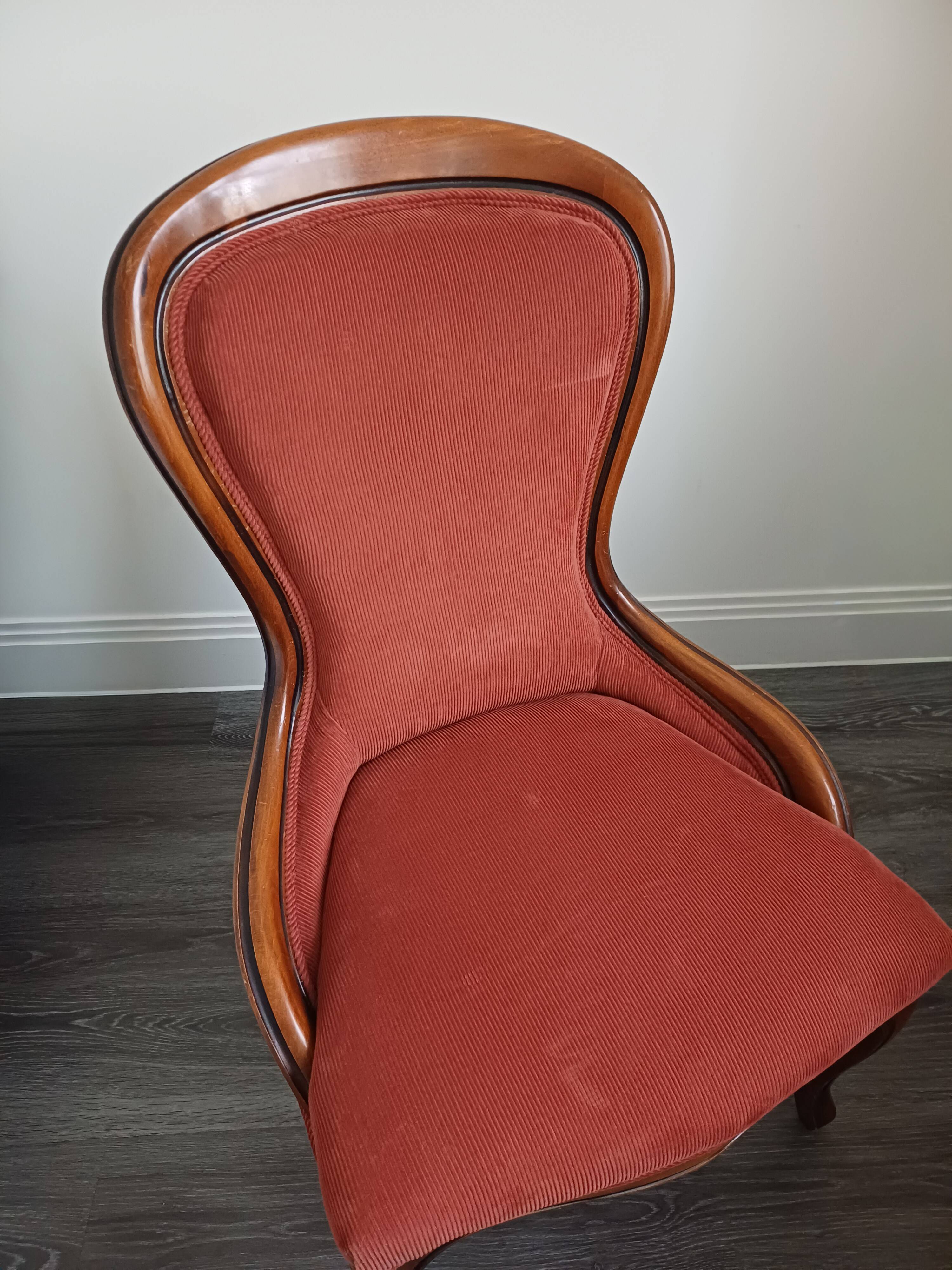 Antique armchair, Victorian style, fully restored – Unique piece