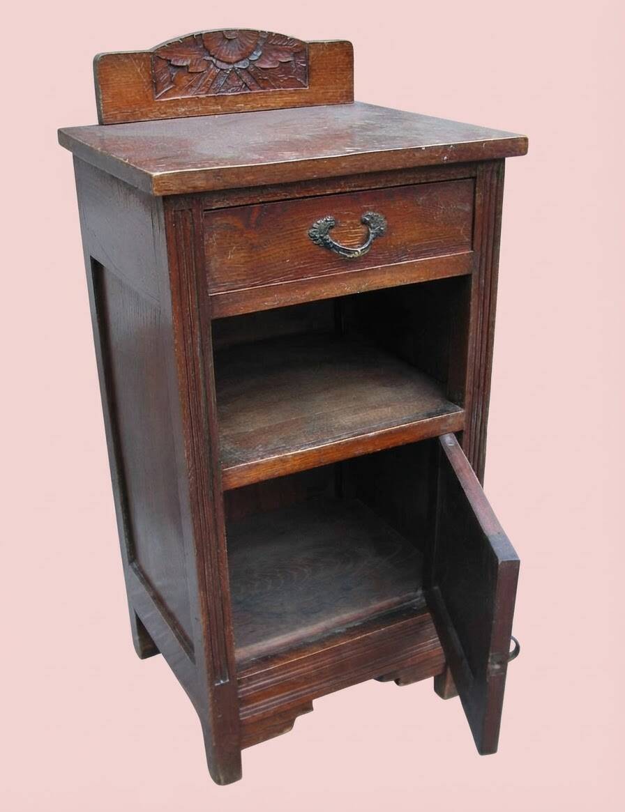 Pair of Art Nouveau bedside tables in solid oak, late 19th century.