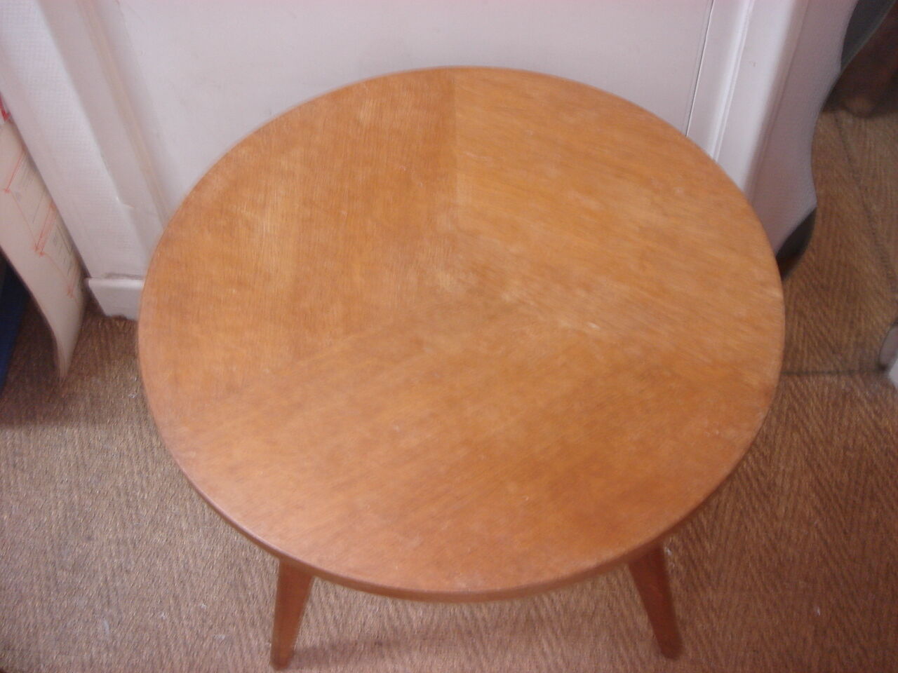 Round table in light oak with scandinavian tripod foot of 1960