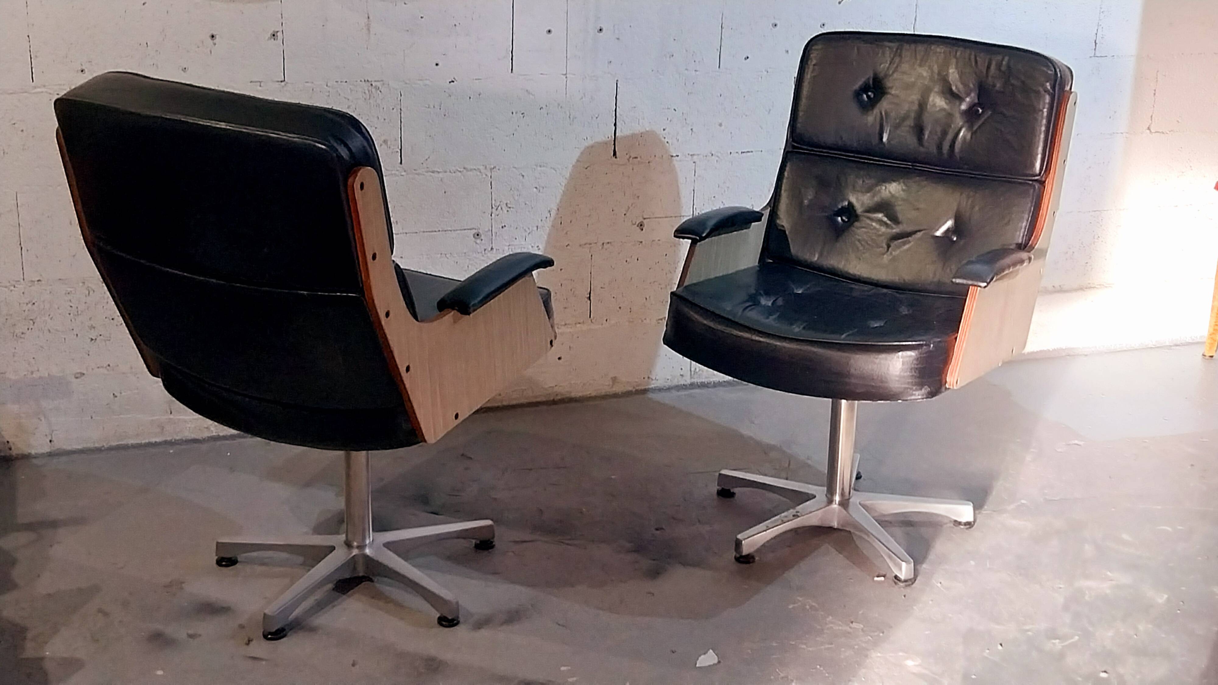 Pair of Italian armchairs 1960